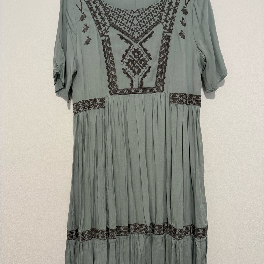 Chic Embroidered Maxi Dress in Sage Green